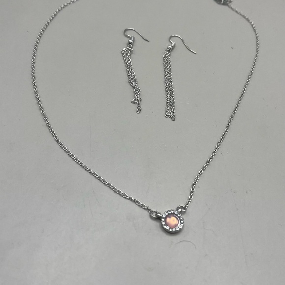Elegant Silver and Pink Pendant Necklace - Picture 3 of 5